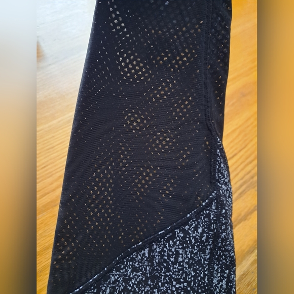 Lululemon Leggings with Mesh Size 6 - Picture 5 of 5